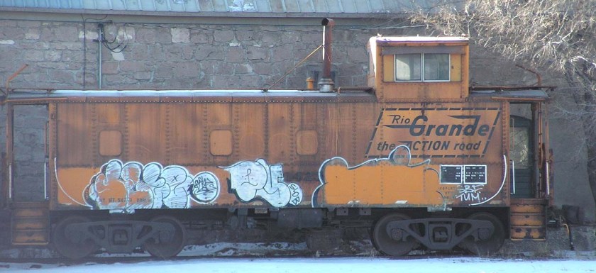 01423