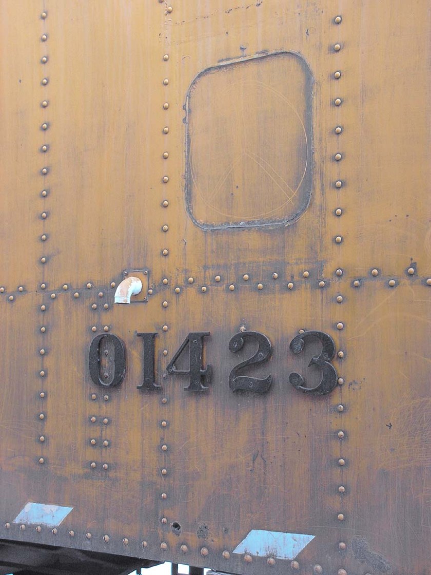 01423