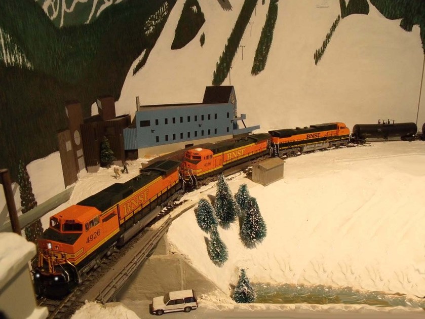 LPD BNSF 4926 wp eb